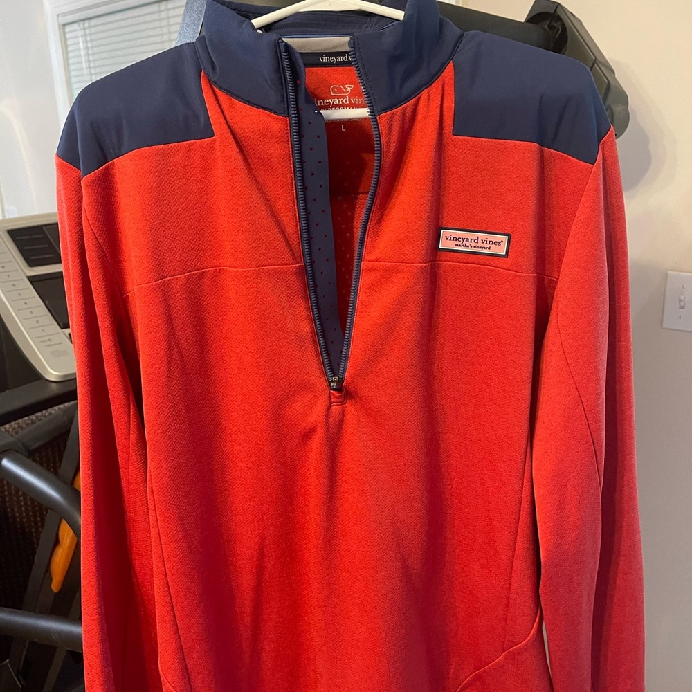 EUC Vineyard Vines performance pullover